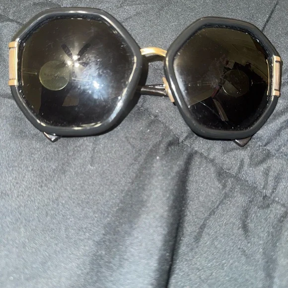 Versace - 4413 black and gold sunglasses - Picture 3 of 5